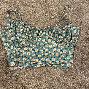 Cute cropped teal tank top with floral design. Size large
